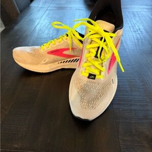 Brooks Launch 9 GTS
